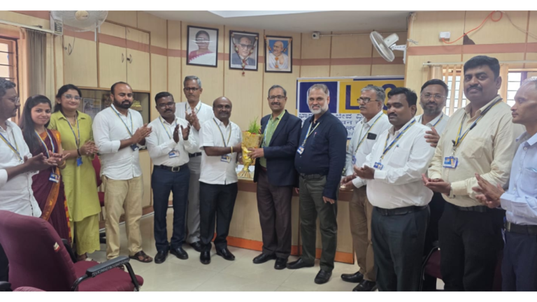 Senior Divisional Manager Honoured During Visit to Chikkodi Branch