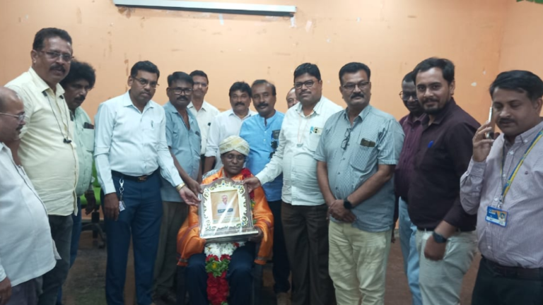 OBC Members Honour Raichur DO P&IR Manager at Hospet branch